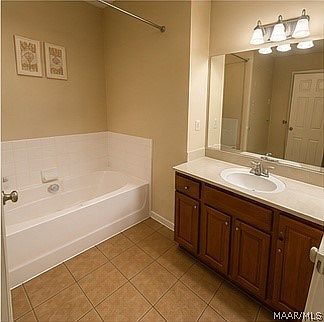 5th image of 293 Lee Road 2087