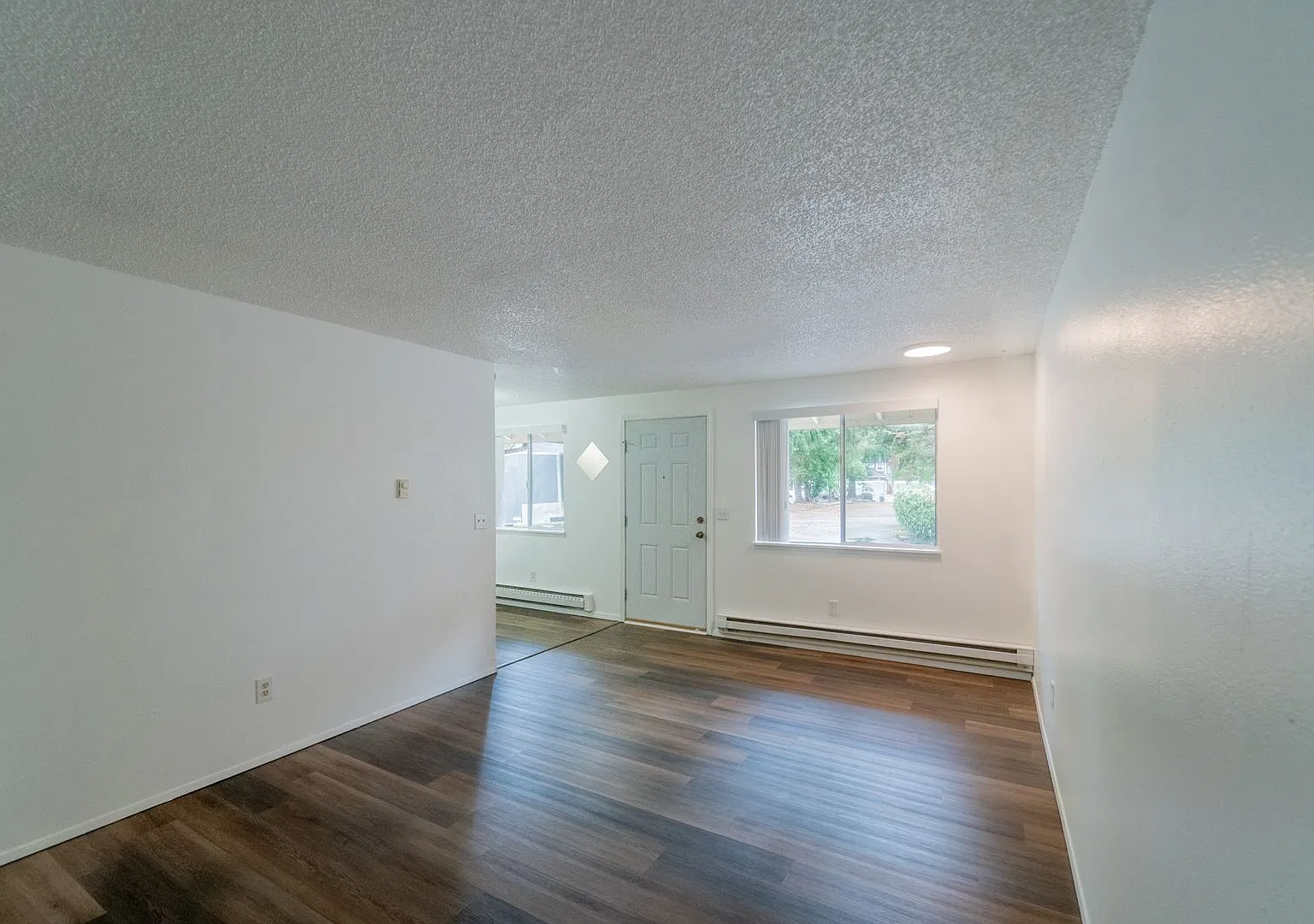 Washington Square Apartments — Photo 2