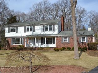 1043 Dogwood Trl, Franklin Lakes, NJ 07417