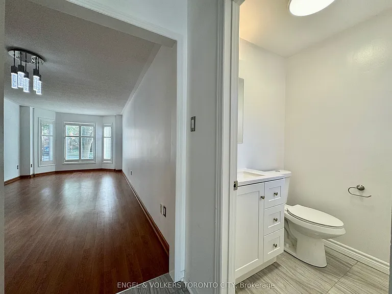 2052 Oak Bliss Cres — Photo 8