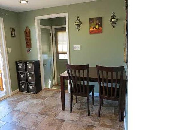 5th image of 716 Moore Ave