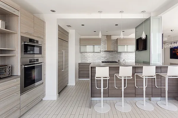 Sold by BLU Real Estate | media 4