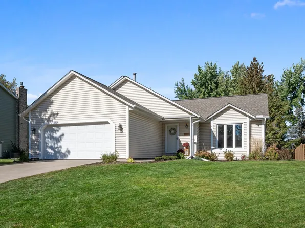 215 Oak Hill Dr, Shoreview, MN 55126