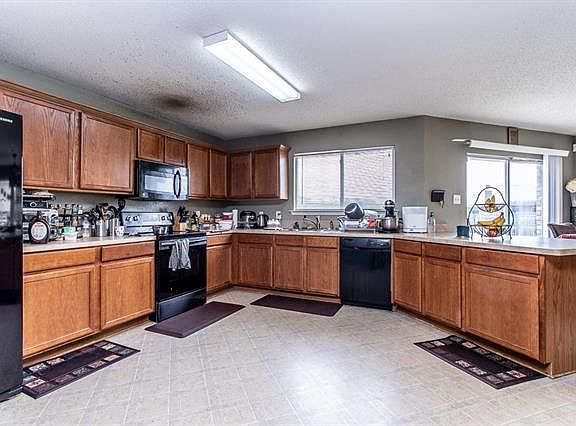 5th image of 8101 Abbey Glen Ct
