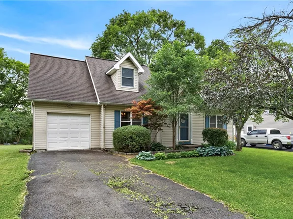41 Honey Bunch Ln, Rochester, NY 14609