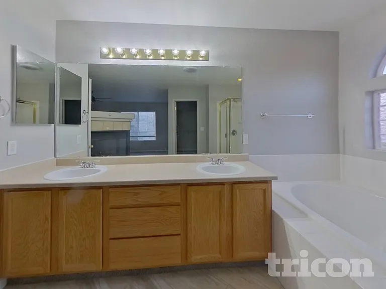 20494 E 49th Ave — Photo 9