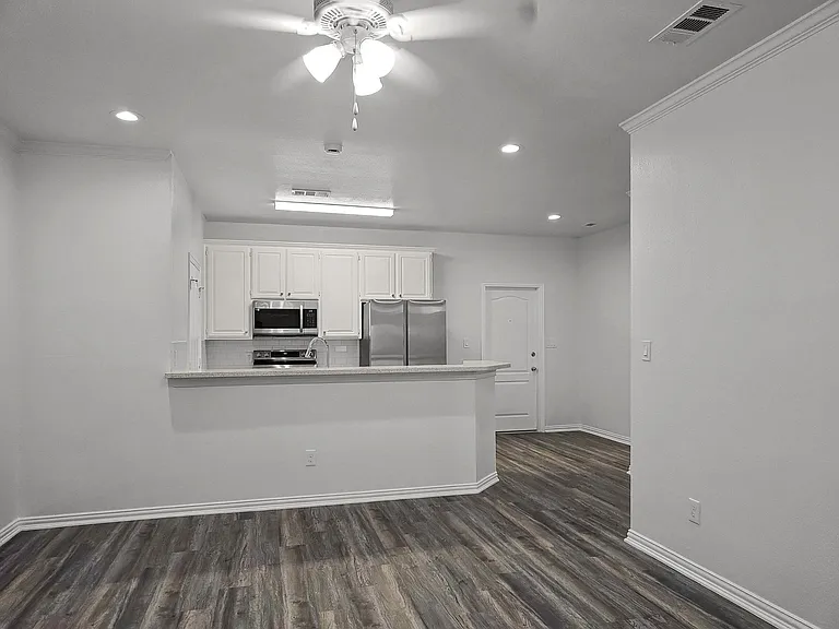1501 Cedar Elm Dr #101 — Photo 4
