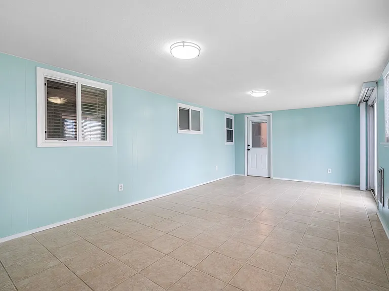 1060 Uvalda St — Photo 13