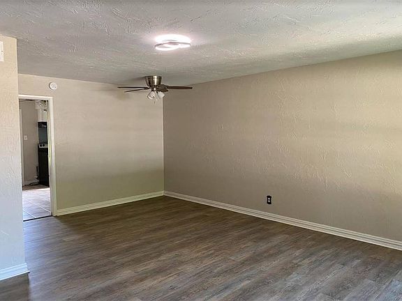 4th image of 518 W Celeste Dr