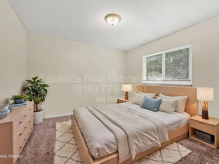 Maple Leaf Apartments — Photo 8