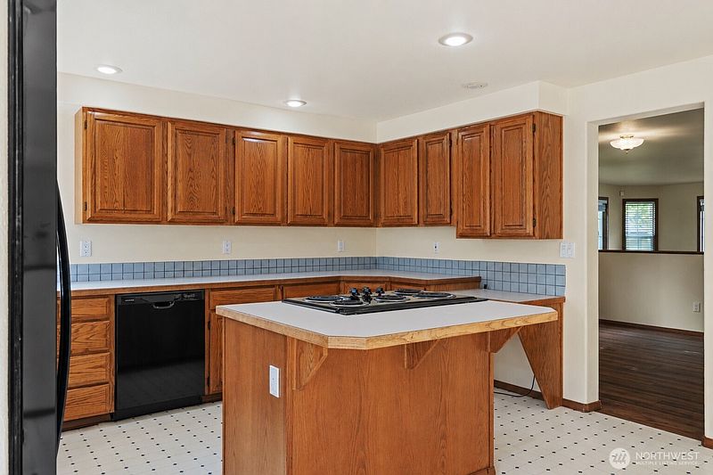 3rd image of 544 SW Muzzall Street