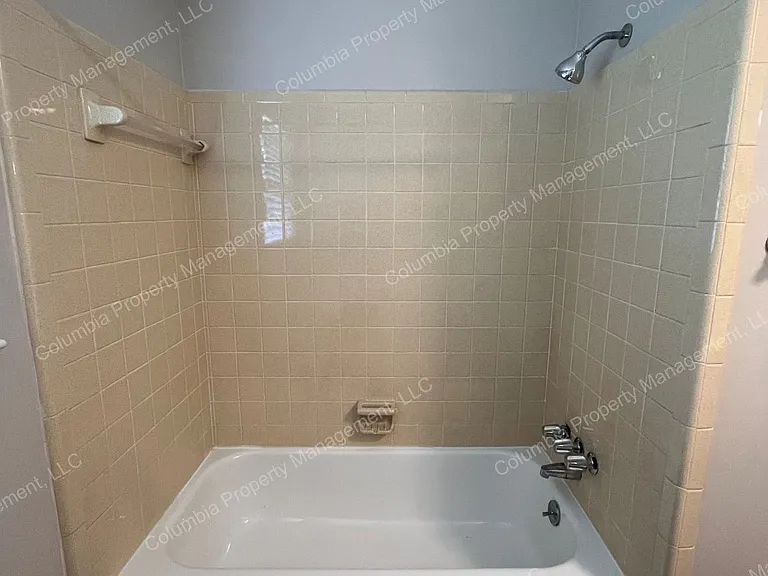 306 Lloydwood Dr — Photo 4