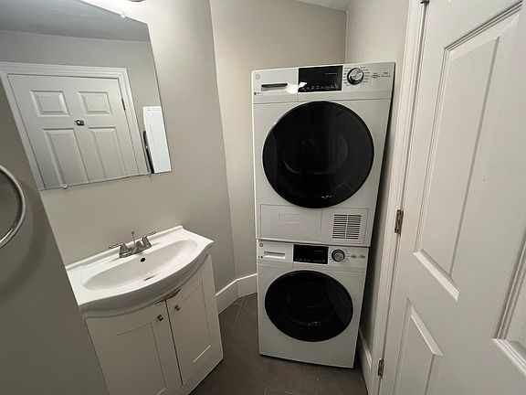 3rd image of 33 Portsmouth St #3RW