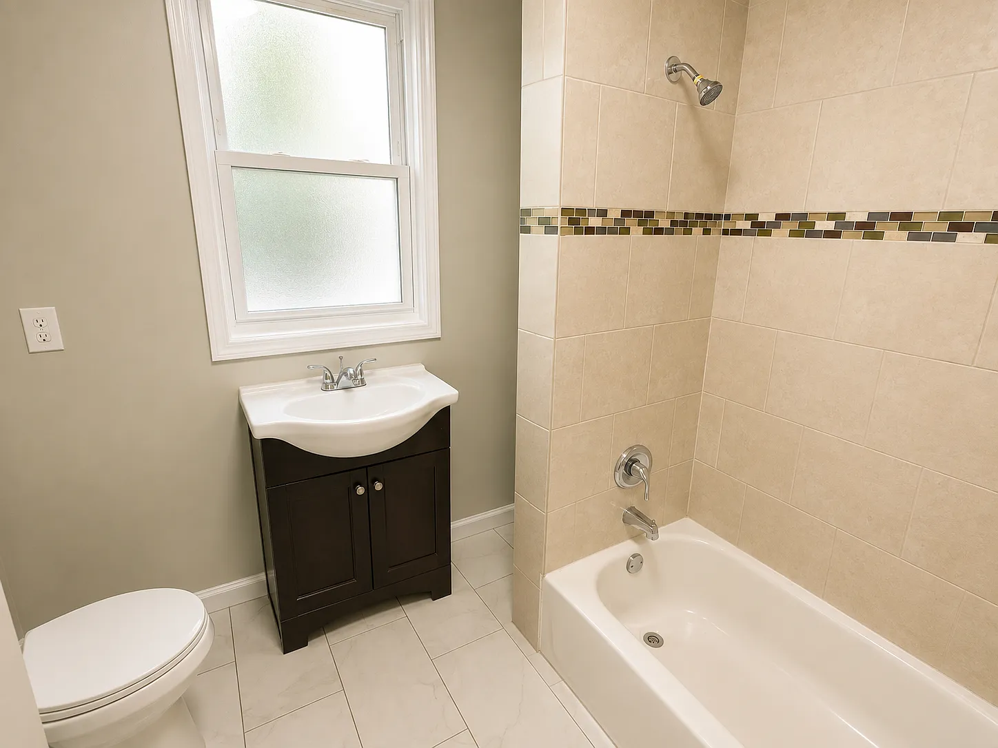 4 bed, 1.5 bath, 1350 sqft, $2,045 — Photo 2