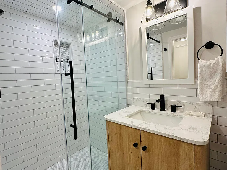 122 W Jones St #B — Photo 15