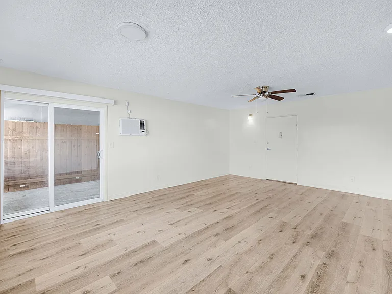 Golden Date Apartments — Photo 15