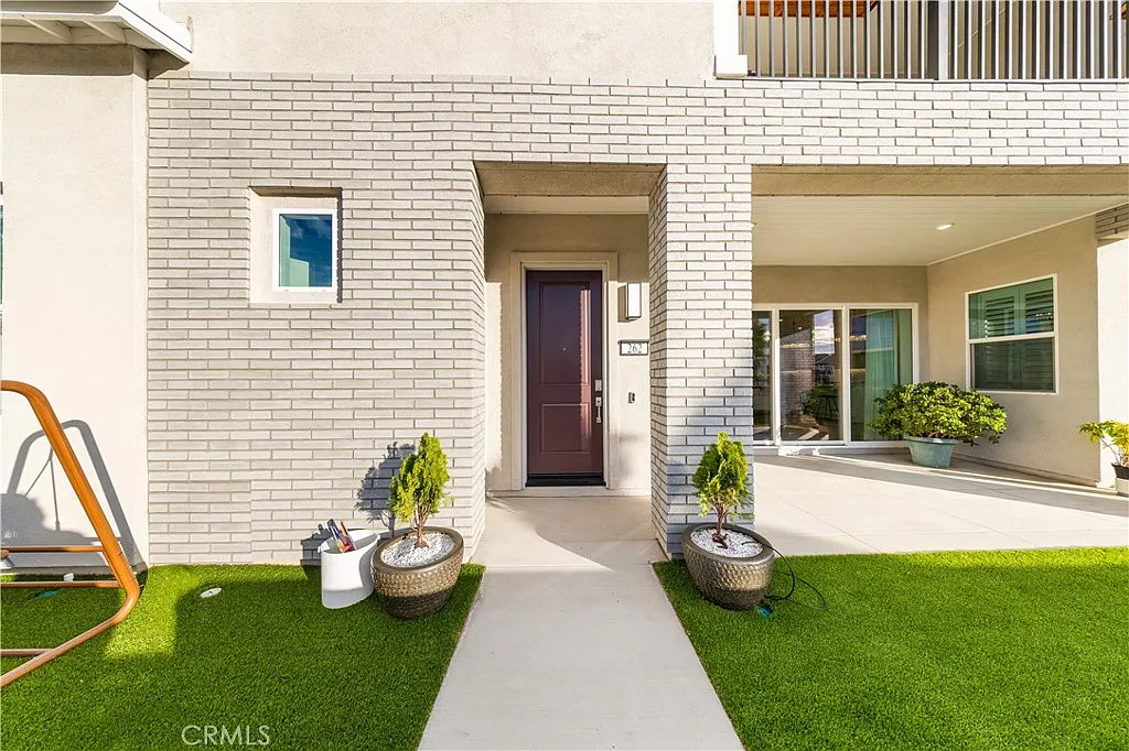 5 bed, 4.5 bath, 3838 sqft, $9,800 — Photo 3