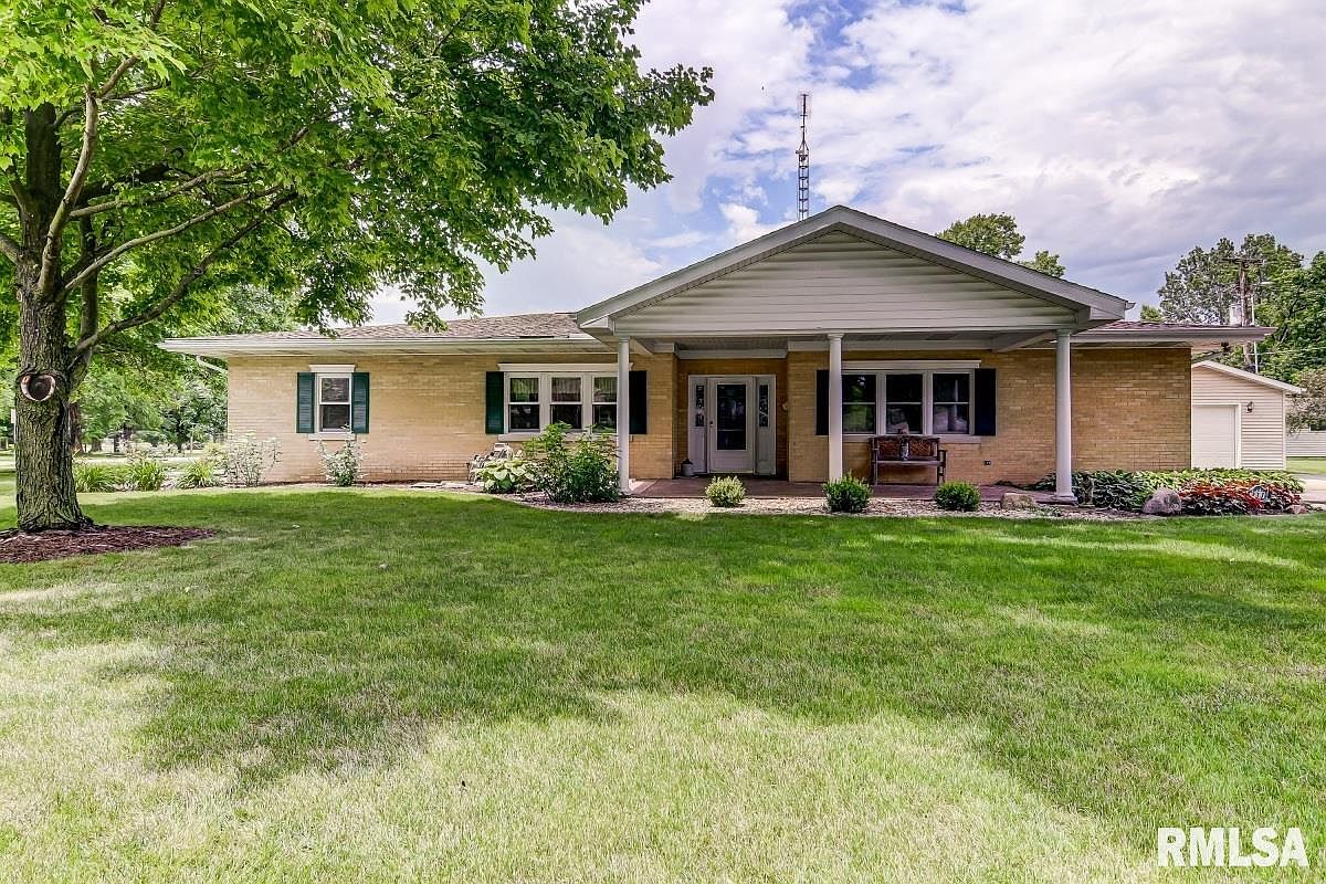 333 S Hobson St, Virden, IL 62690 Zillow