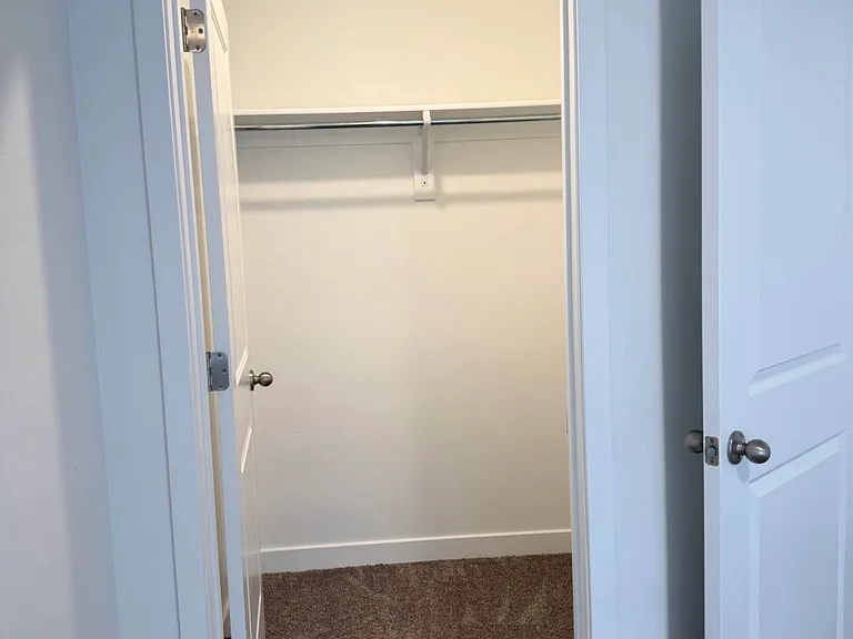 3rd bedroom's closet