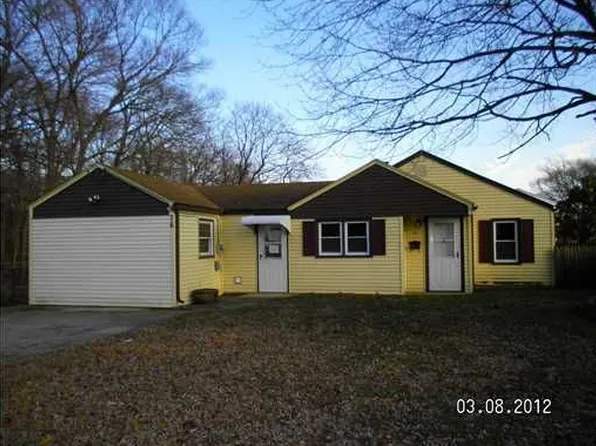 76 Novelty Rd, Warwick, RI 02889