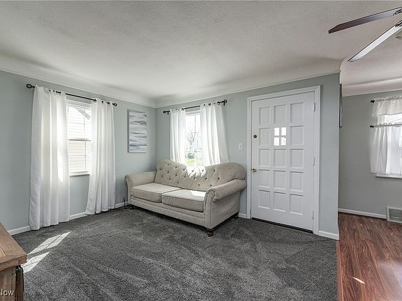 3rd image of 8616 Behrwald Ave