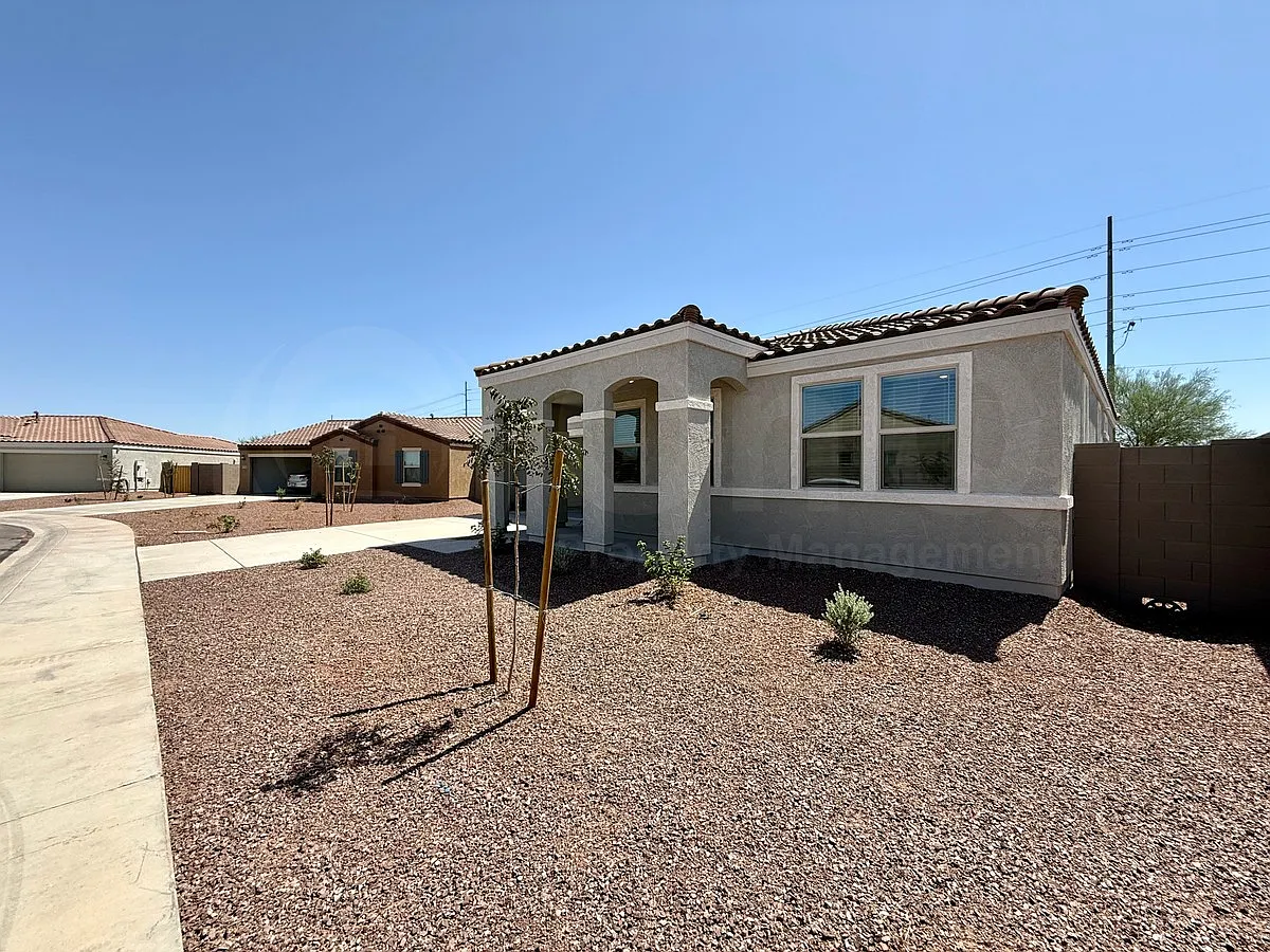 3 bed, 2.0 bath, 1771 sqft, $1,699 — Photo 2