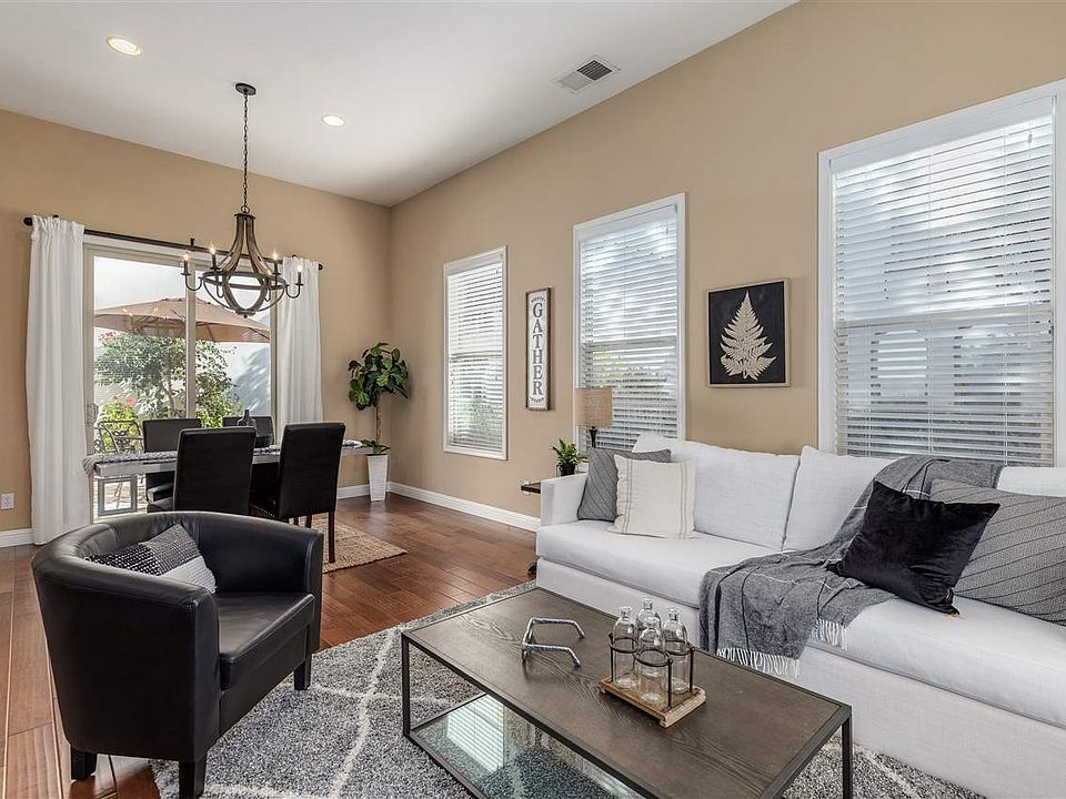2nd image of 2203 Amaryllis Cir