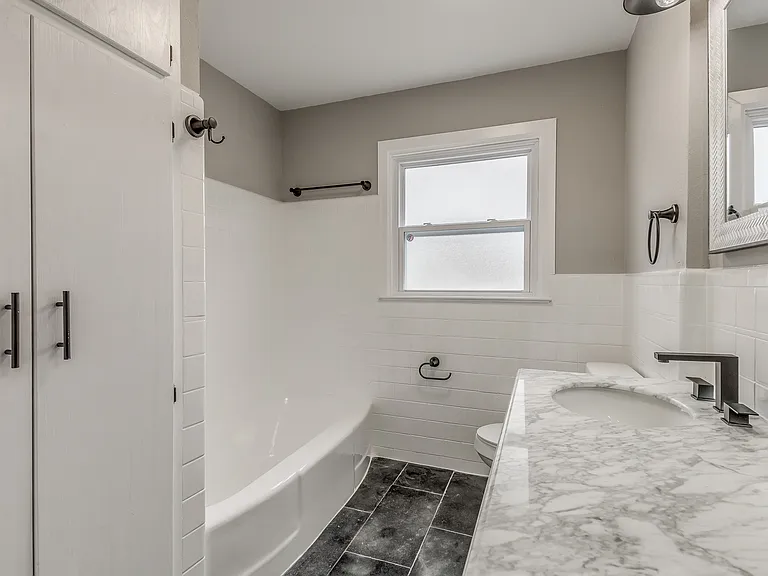 349 SE Rockwood Ave — Photo 33