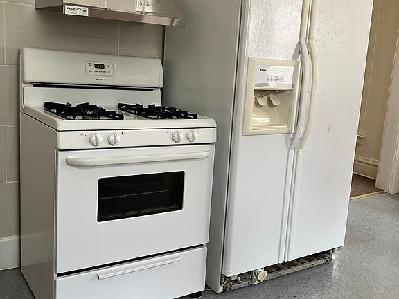 5th image of 629 W 8th St #629
