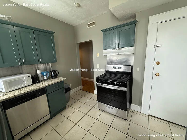 17 Highgate St #8 — Photo 16