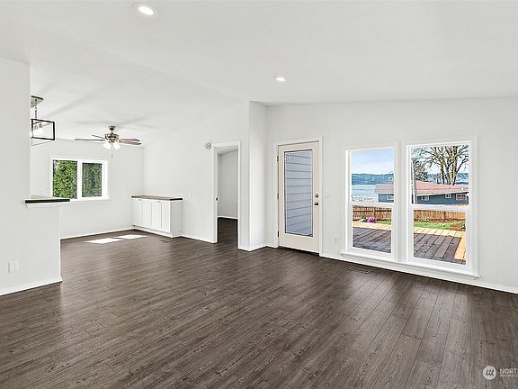 5th image of 130 E Midway Lane