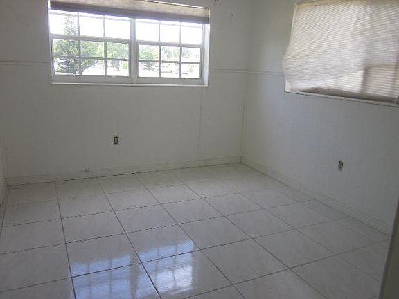 4th image of 19525 NW 12th Ct