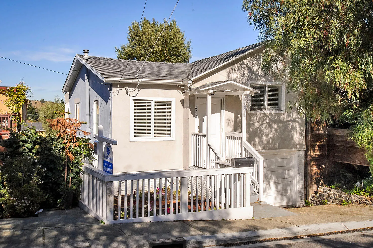 272 Klamath St photo 1