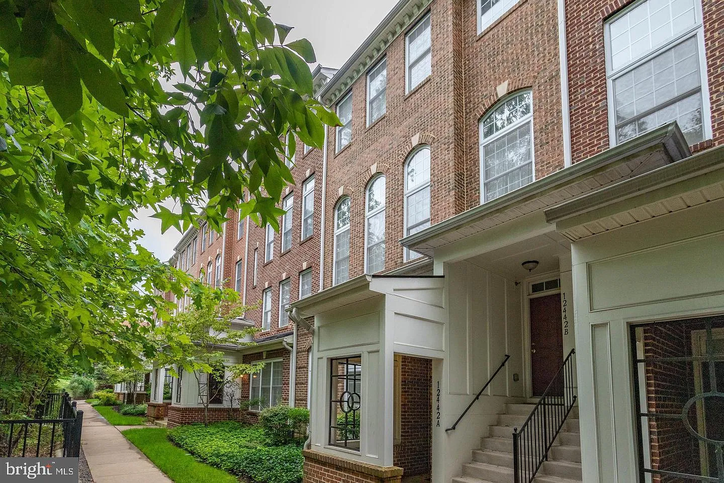 2 bed, 2.5 bath, 1184 sqft, $2,500 — Photo 2