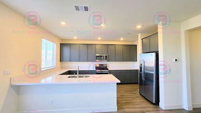 4 bed, 3.0 bath, 2807 sqft, $3,250 — Photo 3
