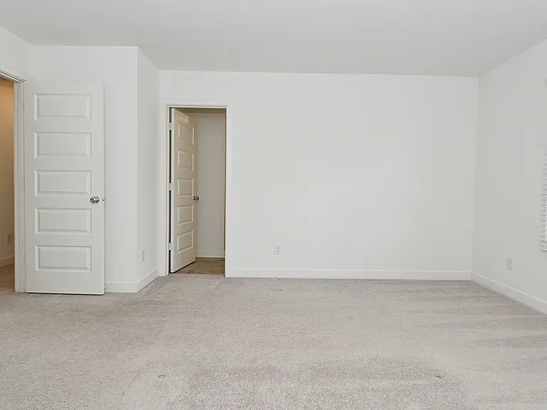 1728 Trinity Ln — Photo 21