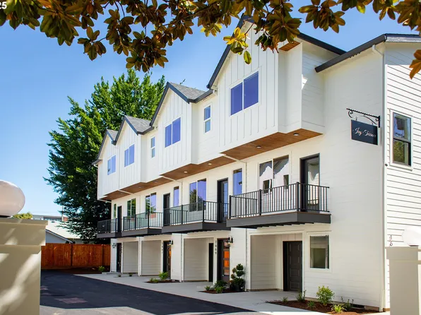 1667 SE Sherrett St, Portland, OR 97202