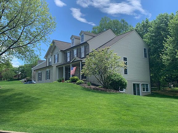 4th image of 598 Charles Dr