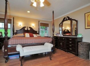 656 Oak St, Ridgefield, NJ 07657