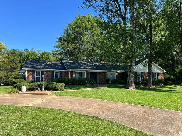 303 Colonial Cir, Starkville, MS 39759