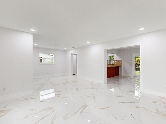 4th image of 224 Superior Place