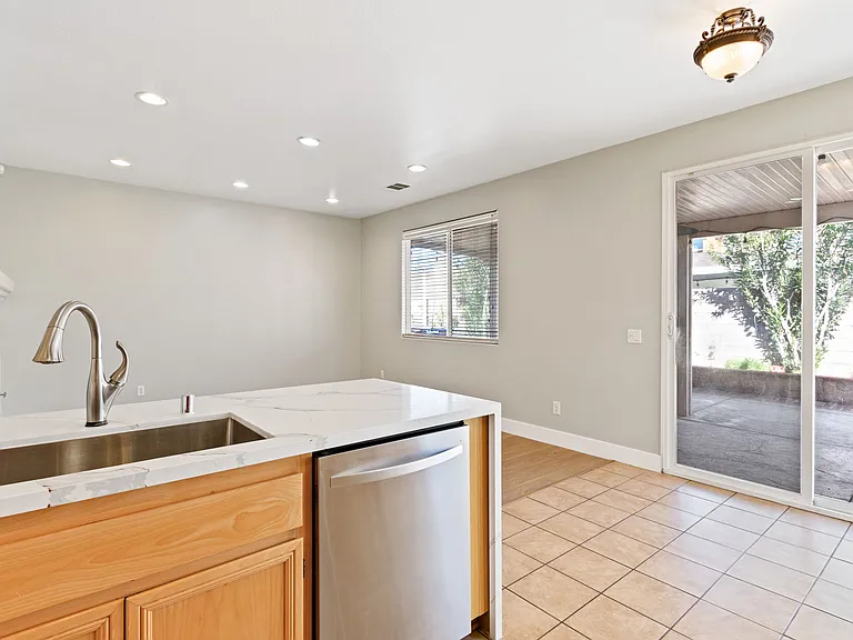5909 Viking Way — Photo 14