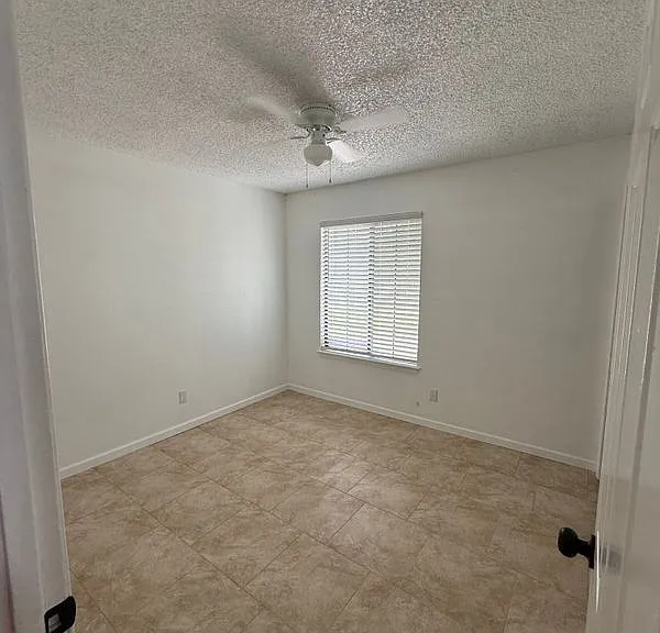 2704 Pinewood Dr — Photo 11