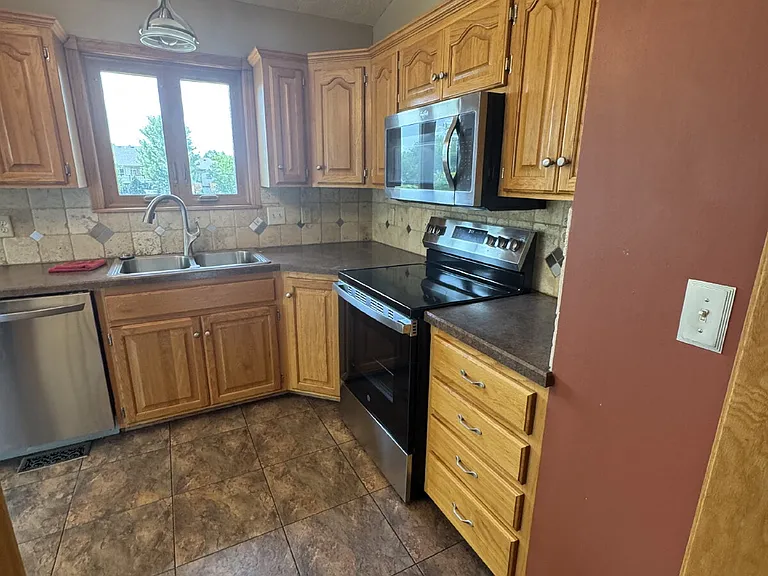2126 E Country View Dr — Photo 7