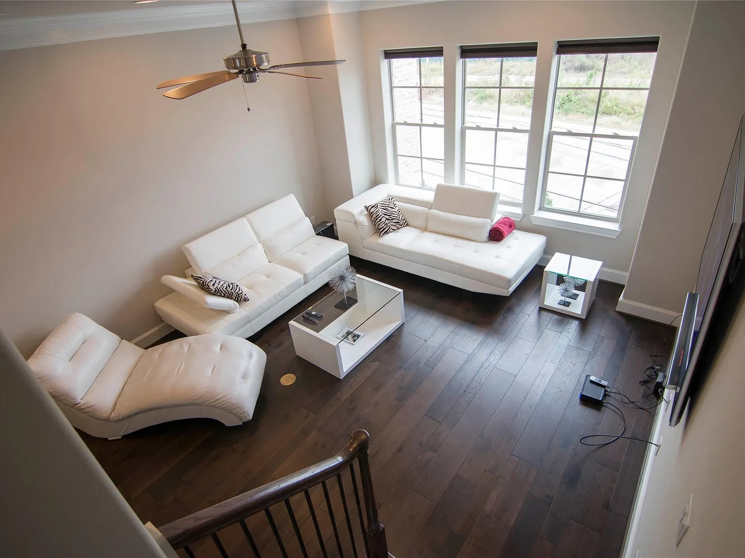 2 bed, 2.5 bath, 1396 sqft, $2,300 — Photo 3