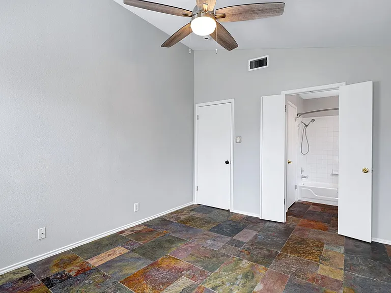 9406 Swans Xing — Photo 10