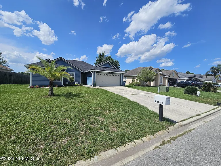 13041 Staffordshire Dr S — Photo 2