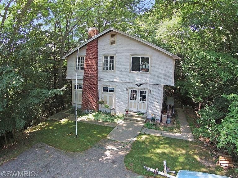 1st image of 176 Crescent Dr