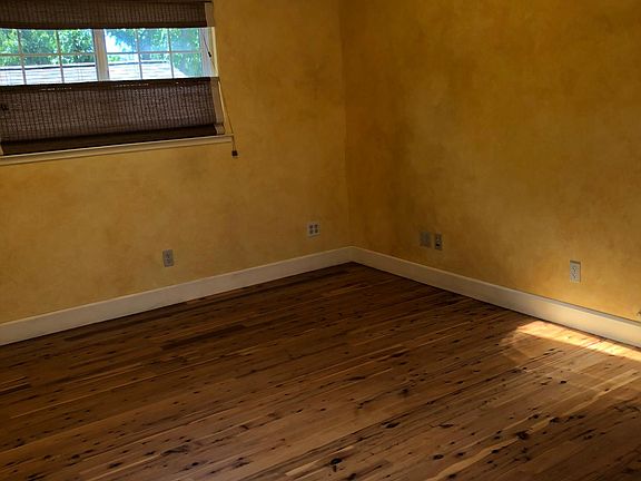3rd image of 639 Brown St