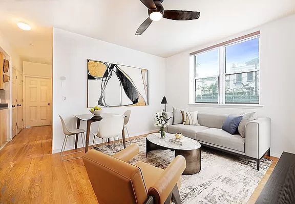 3rd image of 344 De Graw St #2A
